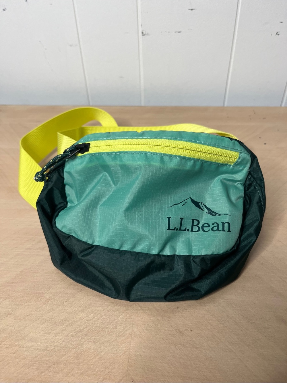 L.L. Bean Stowaway Waist Pack belt bag Green